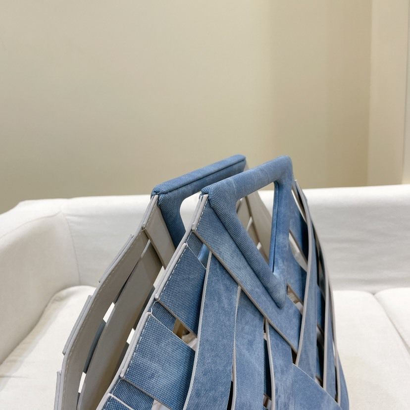 Priscilla Triangle Vinatge Bag