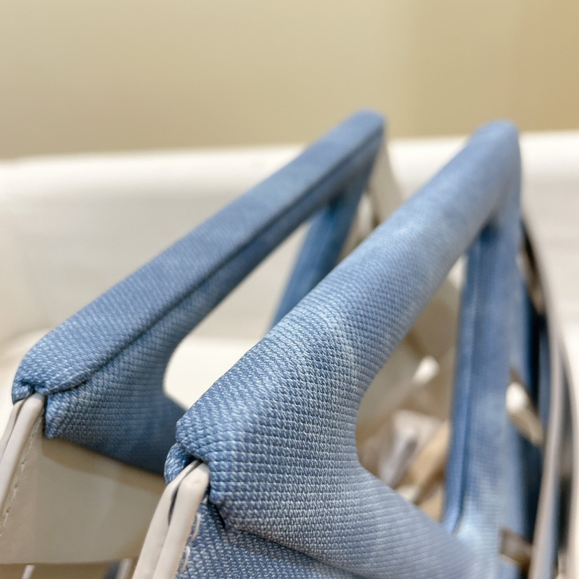 Priscilla Triangle Vinatge Bag